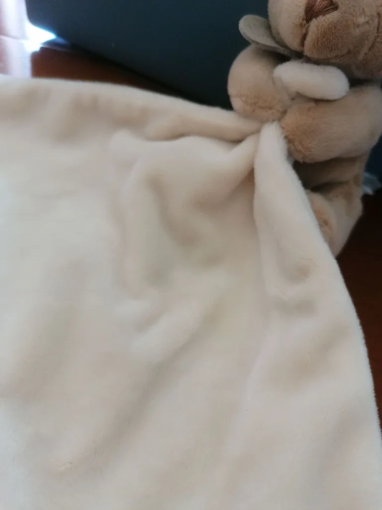 Knuffelbeer met zijn zakdoek van Doudou et Compagnie – photo 3